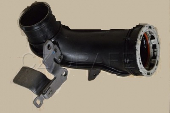 hadice koleno chladiče vzduch výstup z motoru s držákem originál GM